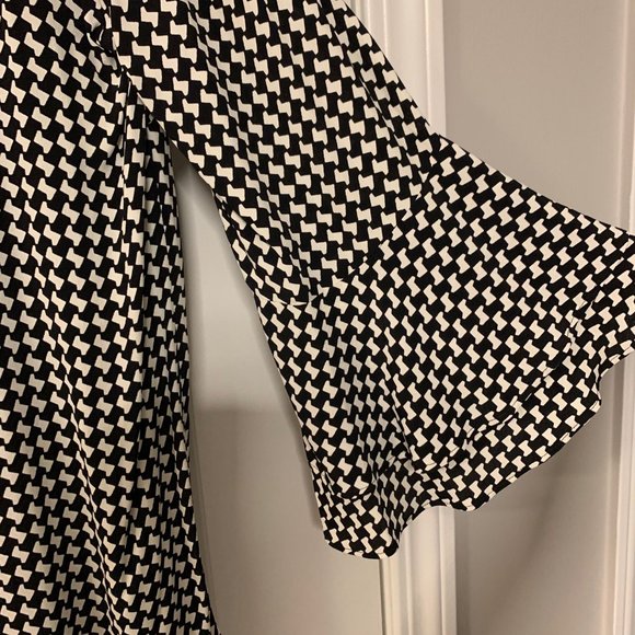 Zara V-Neck Bell Sleeve Flowy Blouse (Size S) - Picture 6 of 9